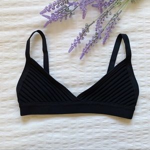Aritzia Sculpt Knit Bra Top Babaton Black Small